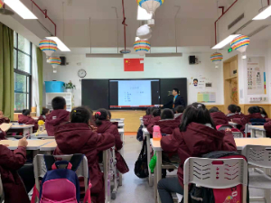 刘志华老师在国兴新村小学讲授超级记忆训练法